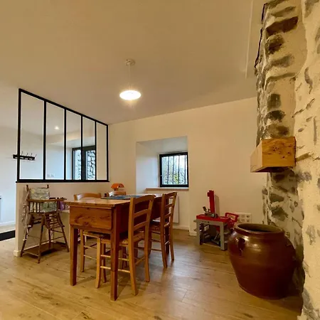 A La Lisiere De Fontbonne Holiday home Saint-Julien-Chapteuil